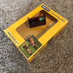 Breyer grooming set